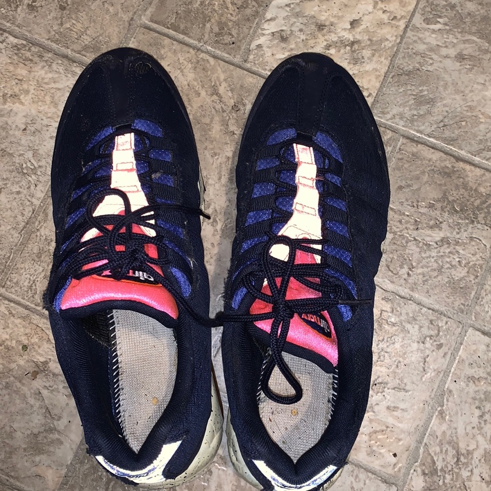 Nike air max look at pic toe scrape up